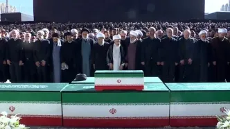 سران قوا در صف اول اقامه نماز بر پیکر مطهر رهبر شهید