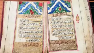 اهدای ۵۴ جلد قرآن خطی قاجاری به مرکز اسناد همدان