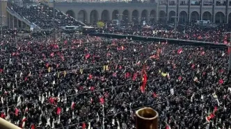 پلاکاردهای متفاوتی که در مسیر مصلی رویت شد