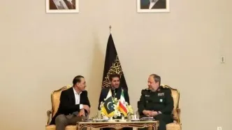 سرپرست وزارت دفاع: ایران و پاکستان می‌توانند پایه‌گذار ترتیبات امنیتی جدید در منطقه باشند