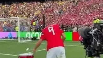 ویدئو: پایکوبی جنون‌آمیز هالند پس از بلعیدن برزیل
