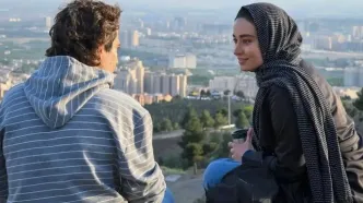 استایل بازیگر سریال بی‌عاطفه با تم صورتی سرمه‌ای!