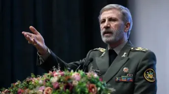 فرمانده کل ارتش: ملت ایران در برابر دشمنان تسلیم نمی‌شود
