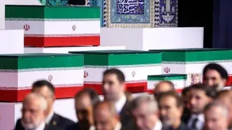 هنگام عبور هیات عربستانی، قطری، پاکستانی و عراقی برای ادای احترام به پیکر رهبر شهید انقلاب کدام آیه‌های قرآن پخش شد؟