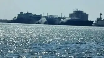 مهار آتش‌سوزی در دو شناور گاز مایع در بندر دمیاط مصر/ وزیر نفت عازم محل حادثه شد