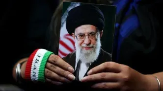 در صف اول اقامه نماز بر پیکر رهبر شهید انقلاب کدام شخصیت‌های مهم حضور داشتند؟ + عکس