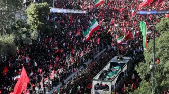 انتقال پیکر رهبر شهید به حرم مطهر رضوی با بالگرد