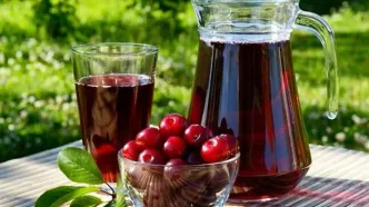 طرز تهیه شربت آلبالو بدون شکر با ۳ روش ساده