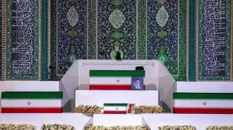 پیکر رهبر شهید به قم رسید/ لحظه فرود بالگرد حامل پیکر رهبر شهید در مسجد جمکران/ ویدئو