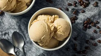 طرز تهیه بستنی قهوه خانگی با بافتی نرم و خامه‌ای