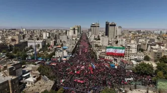 لحظه ورود پیکر مطهر رهبر شهید به حرم مطهر رضوی +فیلم