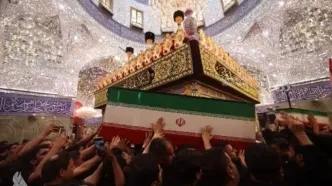 طواف پیکر رهبر شهید در حرم حضرت عباس/ تصاویر