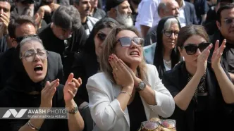 روضه خوانی سید مجید بنی‌فاطمه در منزل زنده‌یاد اکبر عبدی/فیلم