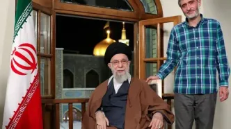 حاشیه‌های یک عکس در مراسم بزرگداشت داماد رهبر شهید؛ این نوجوان کیست؟/ تصاویر
