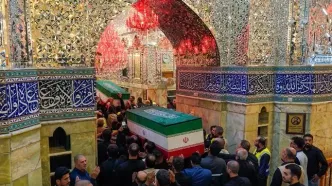 تصاویر اقامۀ نماز بر پیکر خانوادۀ رهبر شهید ایران در حرم امام حسین (ع)