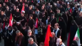 اقامه نماز بر پیکر رهبر شهید انقلاب توسط جوادی آملی