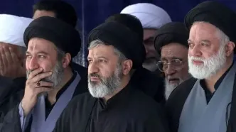 حضور فرزندان رهبر شهید در شب دوم مراسم بزرگداشت امام شهید امت در حرم مطهر رضوی/ ویدئو
