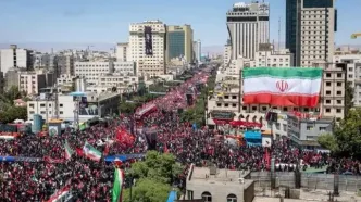 واشنگتن‌پست: پس از تشییع باشکوه رهبر، مقامات ایرانی جسورتر شده‌اند