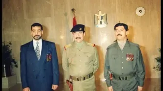 عکس کمتر دیده شده از پسر صدام در بازدید از جنگنده‌های عراق در دهه ۶۰