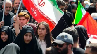 تصاویری که ایسنا از پوشش متفاوت زنان در مراسم تشییع رهبر شهید در تهران منتشر شکرد