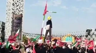 اعدام نمادین ترامپ در تشییع پیکر رهبر شهید