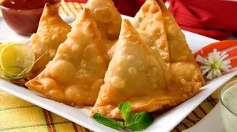 سمبوسه مرغ و قارچ؛ یک شام ساده با طعمی رستورانی