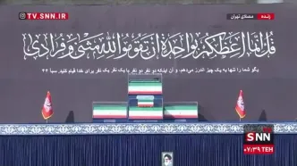 نمایی از پیکر رهبر شهید و خانواده ایشان در مصلی تهران
