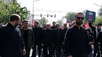 حضور عارف در مراسم تشییع رهبر شهید انقلاب