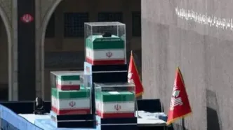 آماده‌سازی خودروی حامل پیکر مطهر رهبر شهید و شهدای خانواده ایشان در مراسم تشییع تهران/ ویدئو