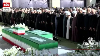 اشک‌های فرزندان رهبر در لحظات اقامه نماز بر پیکر پدر