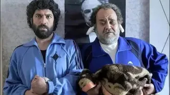گریه های مجید صالحی هنگام انتقال پیکر اکبر عبدی از خانه اش/ ویدئو
