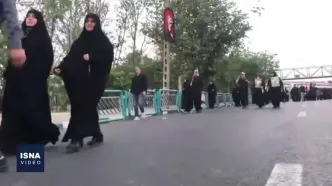 ببینید| لحظات اولیه باز شدن درهای مصلای تهران برای وداع مردم با پیکر رهبر شهید انقلاب