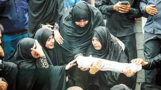 «بوسیدیم، بغل کردیم و به خاک سپردیم»/ گفت‌وگو با تعدادی از خانواده‌های شهدای میناب