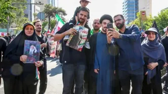 سلفی مردم با سید احمد خمینی+ تصاویر