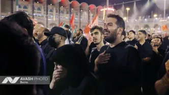 فیلم کامل اقامه نماز بر پیکر رهبر شهید توسط آیت‌الله حکیم
