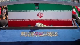 کاروان حامل پیکر رهبر شهید و خانواده ایشان در خیابان‌های مشهد + عکس