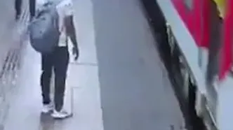 گیر افتادن وحشتناک مسافر میان سکو و قطار