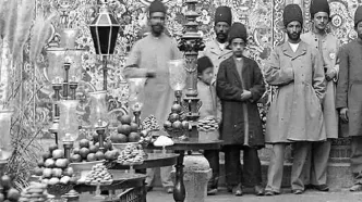 تصویری تاریخی از سفره عروسی نوه ناصرالدین‌شاه