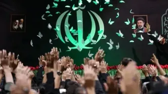 نصب نماد «باید برخاست» در میدان انقلاب تهران همزمان با آغاز مراسم بدرقه آقای شهید ایران
