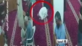 لحظه جان‌ سپردن یک نمازگزار هنگام سجده در مسجد