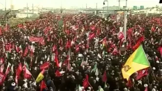 بدرقه پیکر رهبر شهید از مسجد مقدس جمکران به سوی حرم حضرت معصومه (س) + فیلم