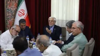 نشست عارف با جامعه‌شناسان؛ تأکید بر نقش دانشگاه‌ها و بازسازی اعتماد عمومی