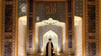 انتشار تصویری از حضور رهبر شهید در حرم حضرت معصومه(س)
