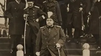 «احمدشاه قاجار» در سفر به اسپانیا در کنار «آلفونسوی سیزدهم»