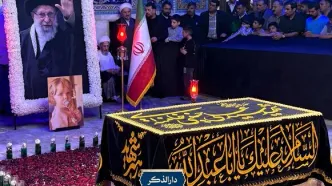 تصویری از حضور ساعتی قبل حضرت آیت‌الله سبحانی در جوار مزار  رهبر شهید انقلاب
