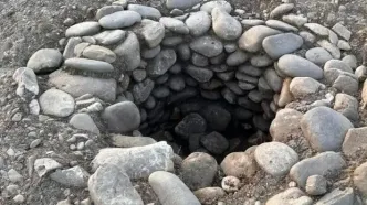 گنج نذورات باستانی به همراه دو اسکلت از «چاه مقدس» بیرون آمدند