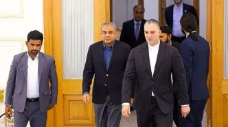 آناتولی: وزیر کشور پاکستان طی یک یا دو روز آینده به تهران سفر میکند تا درباره احیای مذاکرات گفت‌وگو کند/پاکستان و قطر فرمول مشترک کاهش تنش تهیه کرده اند و طبق آن؛ تهران تنگه هرمز را باز خواهد کرد و واشنگتن محاصره را لغو میکند