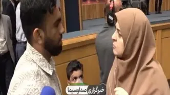 دیدار سخنگوی دولت با دانش آموز بازمانده  مدرسه میناب+ویدئو