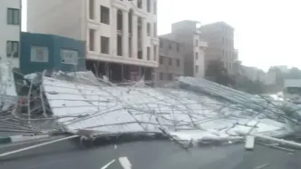 سقوط داربست در لنگرود/ ۱۶ نفر مصدوم شدند