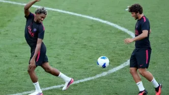 لیورپول با ستاره ۱۸ ساله PSG به توافق رسید؛ جانشین صلاح در راه آنفیلد